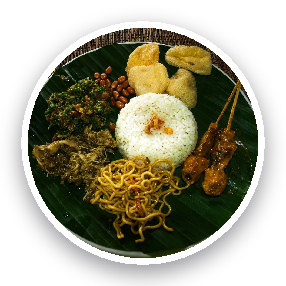 Nasi campur di atas daun pisang; foto stok